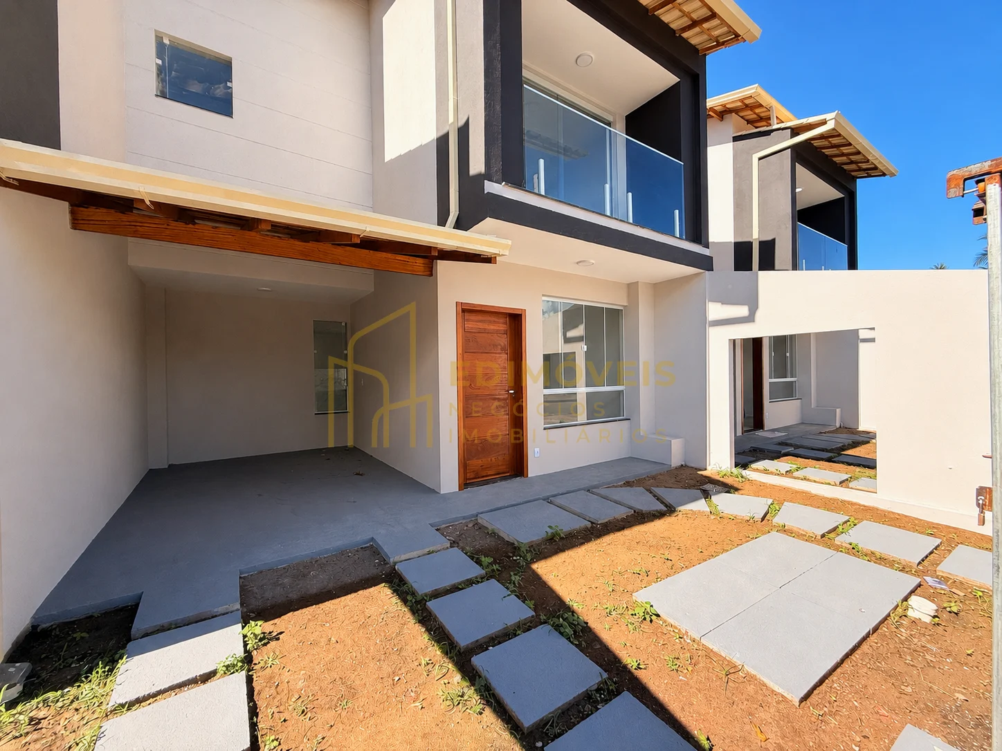 Imagem 1 de Casa Duplex com 3 Quartos a Poucos Metros da Praia – São Francisco