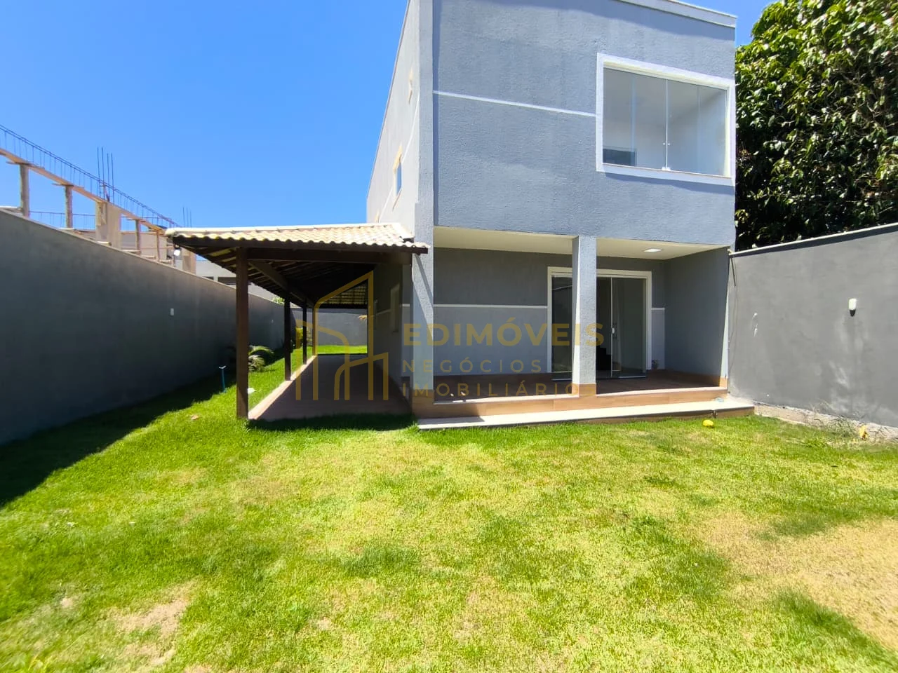 Imagem 1 de Linda Casa em Jacaraípe: 4 Quartos, 2 Suítes e a Poucos Passos da Praia