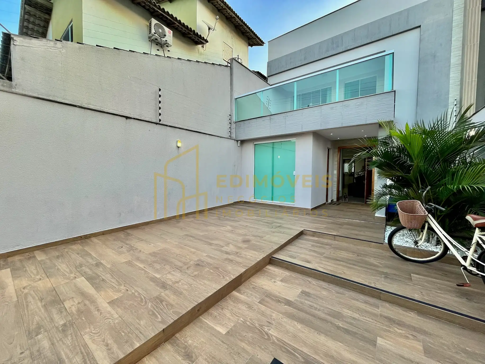 Imagem 1 de Linda e Ampla Casa Duplex de 3Q Suite + Escritorio em Morada de Laranjeiras