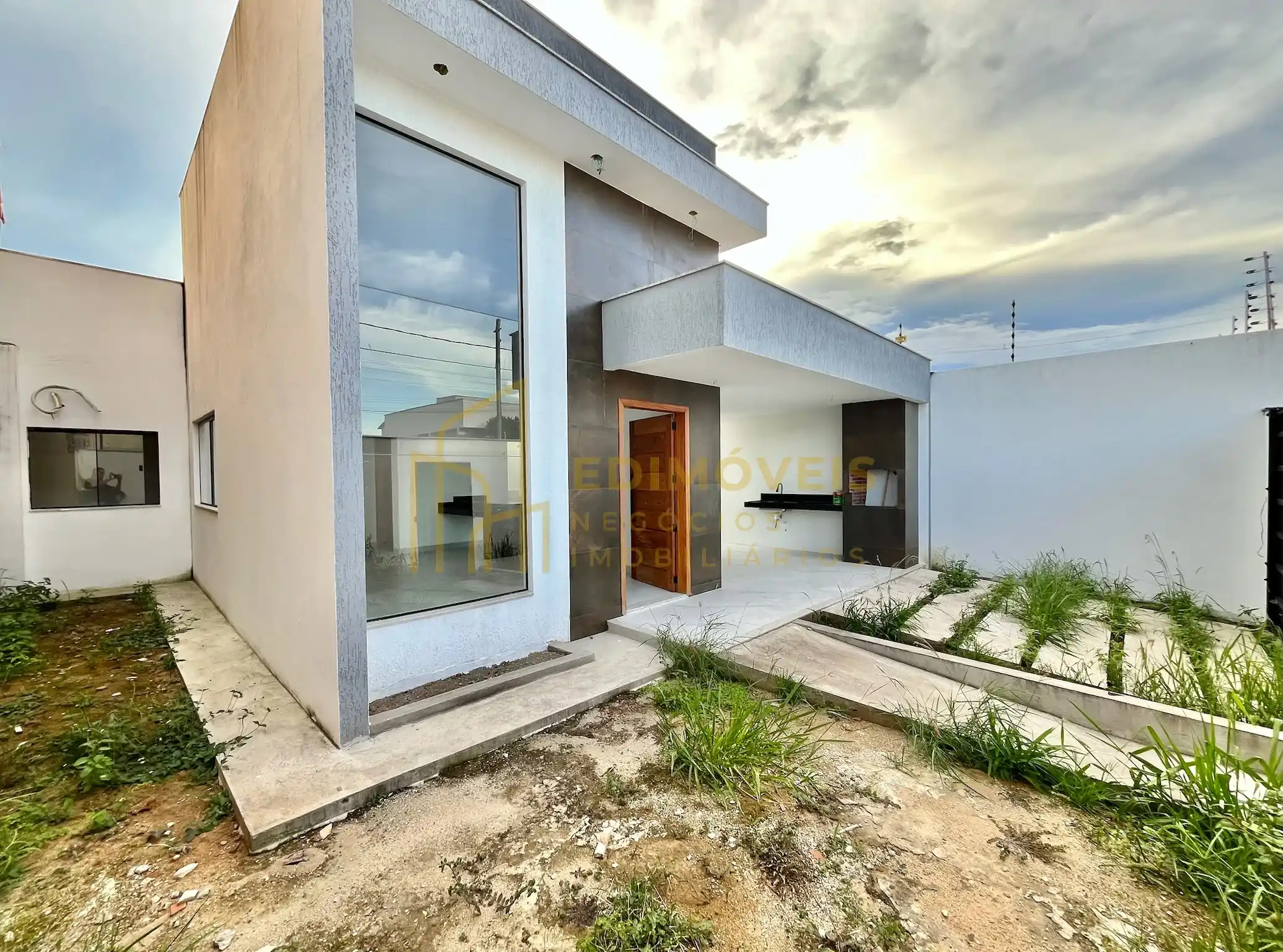 Imagem 1 de Casa de Alto Padrão com Pé-Direito Alto e Acabamento Premium em Planicie da Serra