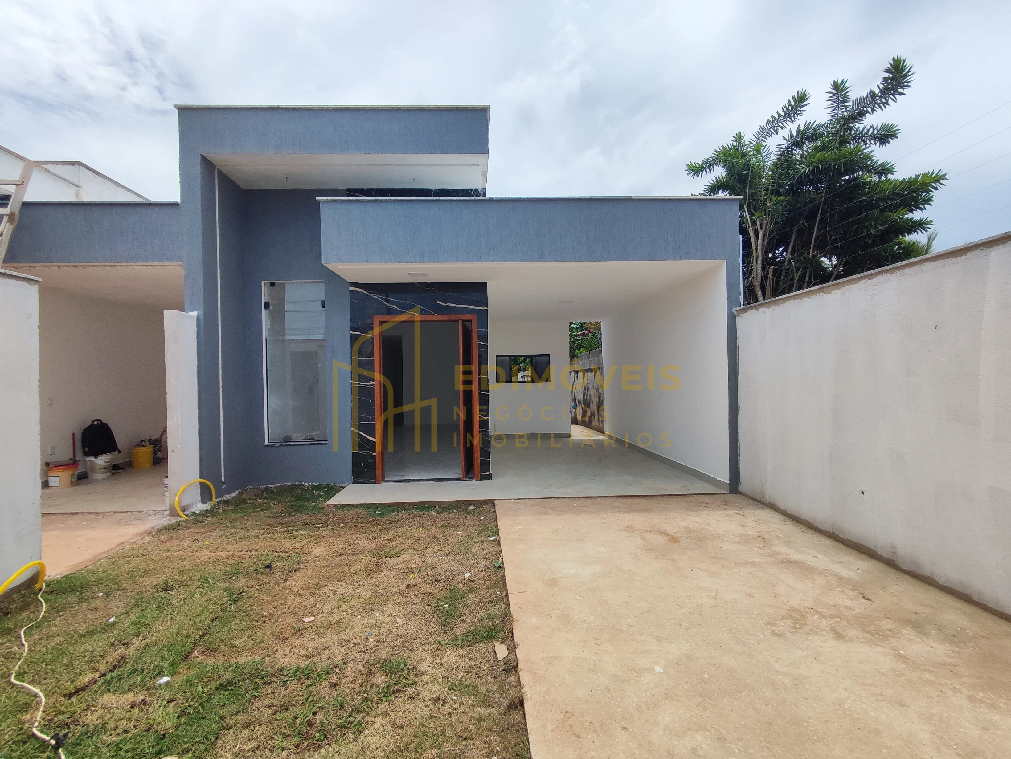 Imagem 1 de Casa Linear em Das Laranjeiras – 3 Quartos com Suíte e Quintal Privativo Jacaraipe Serra
