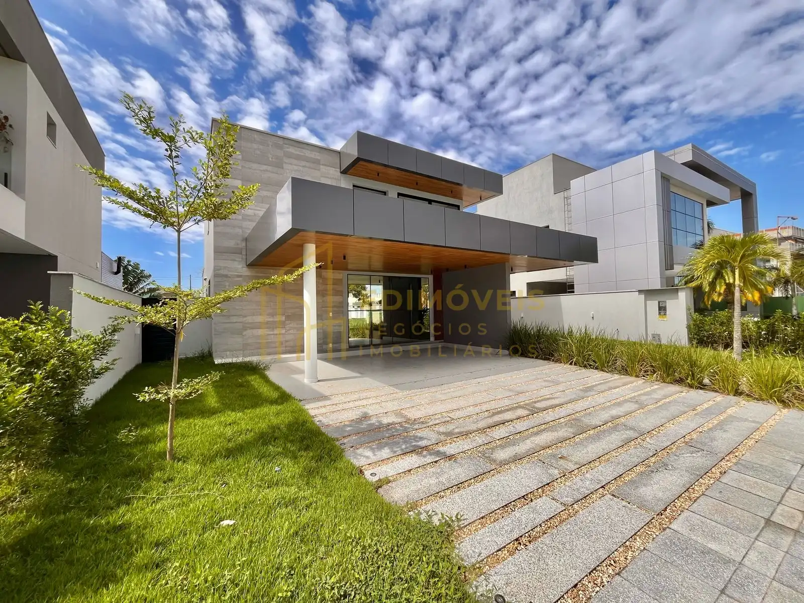 Imagem 1 de Incrível casa duplex de 4Q sendo 3 Suítes de alto padrão e tecnologia no Alphaville Jacuhy
