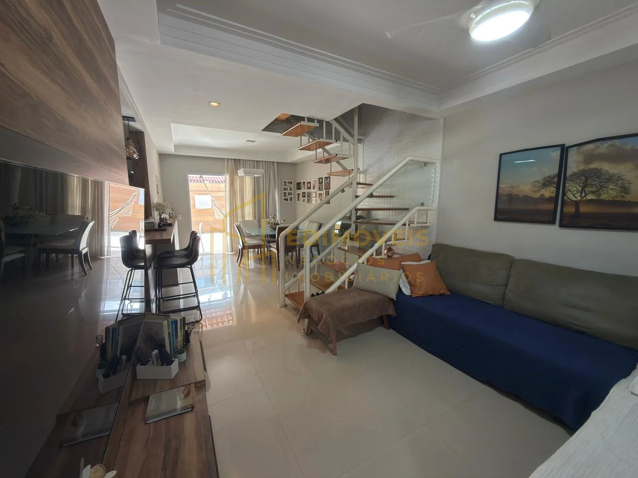 Imagem 1 de Linda casa duplex à venda em Morada de Laranjeiras.