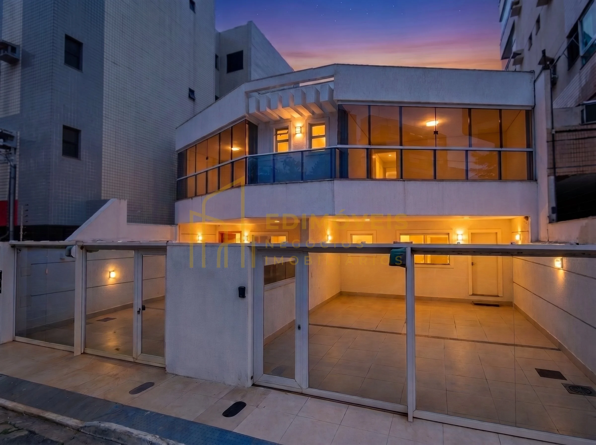 Imagem 1 de Casa Duplex 4 Quartos (2 Suítes) na 2ª Quadra do Mar - Jardim Camburi | Sol da Manhã e Quintal