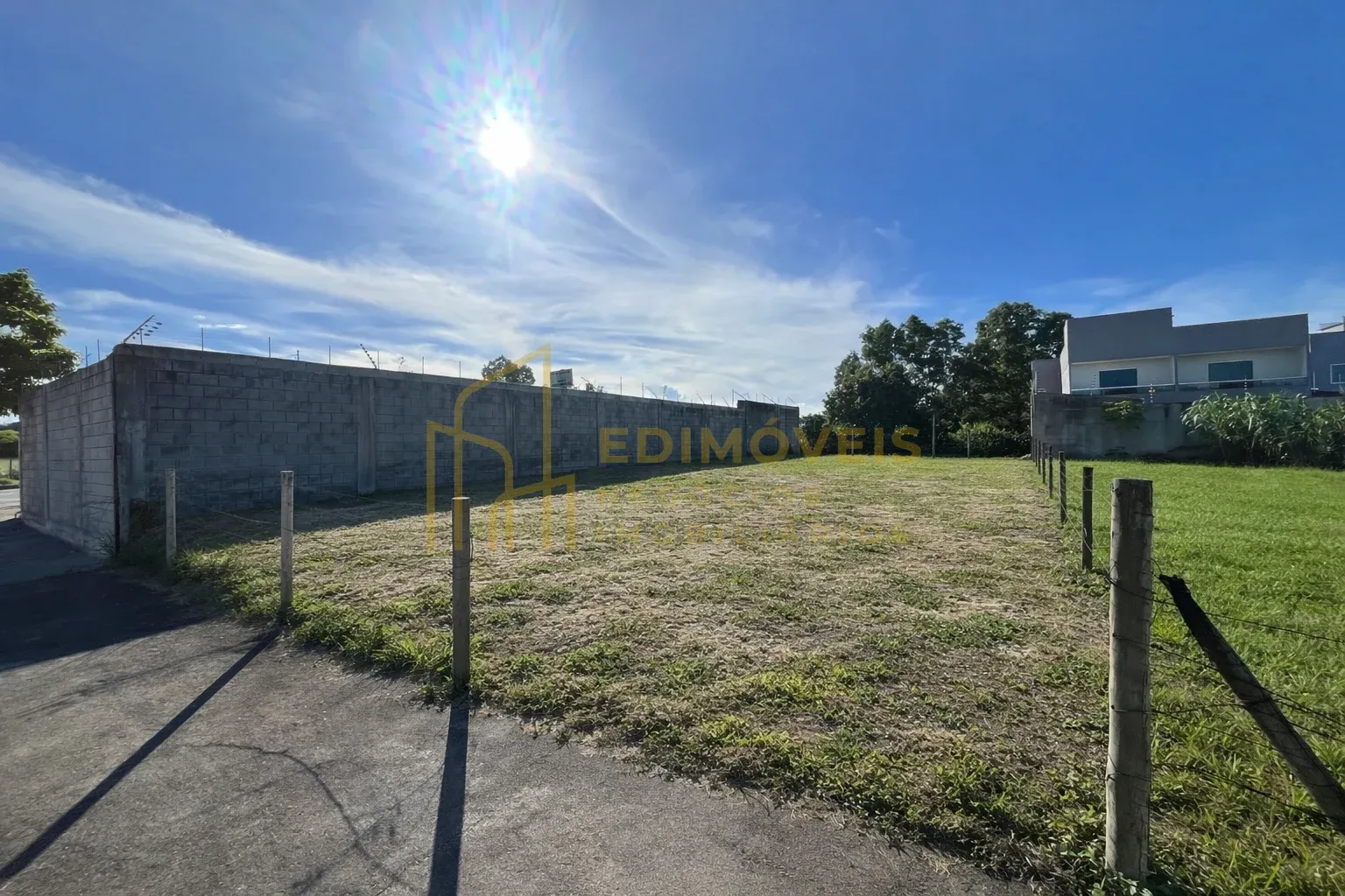 Imagem 1 de Lote Comercial à Venda na Av. Colibris – Excelente Localização em Morada de Laranjeiras